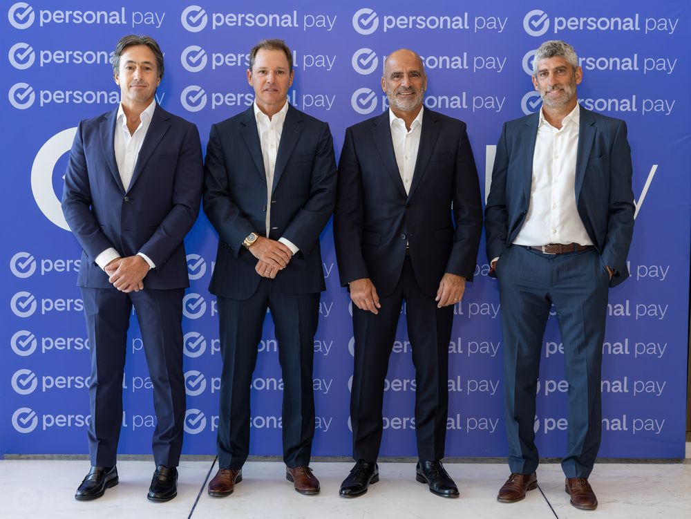 De izquierda a derecha: Juan Parma, CEO de Banco Macro, Jorge Brito, Presidente de Banco Macro, Roberto Nobile, CEO de Personal, y Martín Heine, CEO de Personal Pay.