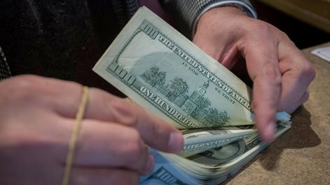 Los Andes | Los jubilados que se acojan a la moratoria no podrán comprar dólares hasta tanto no la hayan terminado de pagar.  Ignacio Blanco / Archivo Los Andes