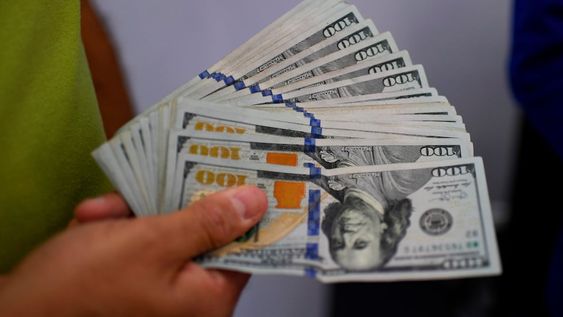Dólar hoy: la divisa se vende en $132, ¿cómo se hará ahora para comprar y transferir?