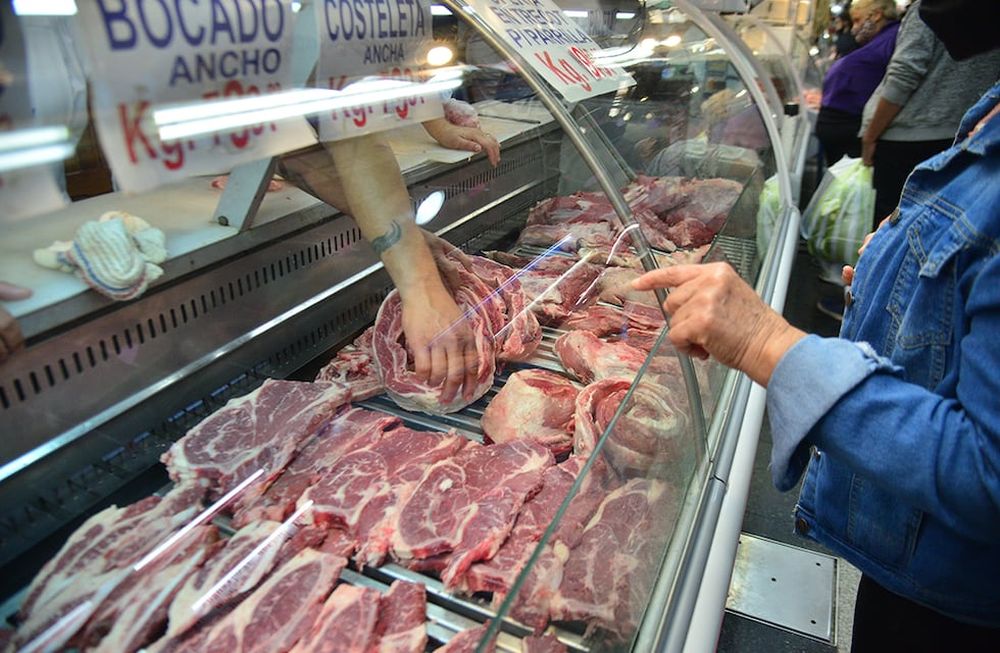 El reintegro se aplica con compras m&iacute;nimas de $20.000 en carnicer&iacute;as o comercios de barrio. Foto: (Pedro Castillo / La Voz)