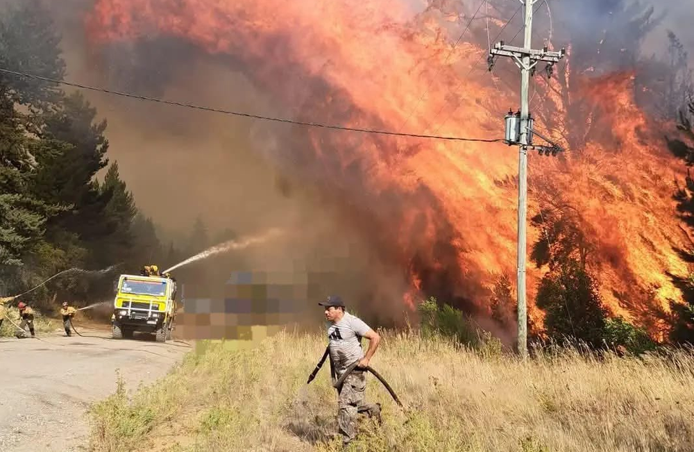 Ángel Reyes vivía en Mallín Ahogado, a unos 15 kilómetros del foco de incendio | Foto Twitter Alberto Weretilneck