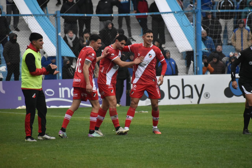 Matías Viguet clavó un golazo a un minuto del final y sentenció el 3 a 1 frente a Rafaela.