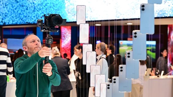El Samsung Galaxy S25 Edge se pudo ver y tocar en el MWC 2025, la mayor feria de celulares del mundo.