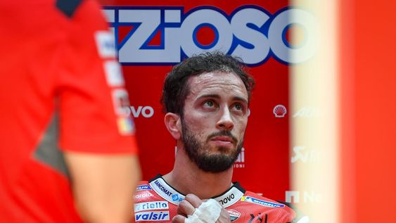 El italiano fue operado con éxito de su fractura en la clavícula izquierda y espera poder llegar en condiciones al arranque del Moto GP en Jerez de la Frontera, el 19 de julio.