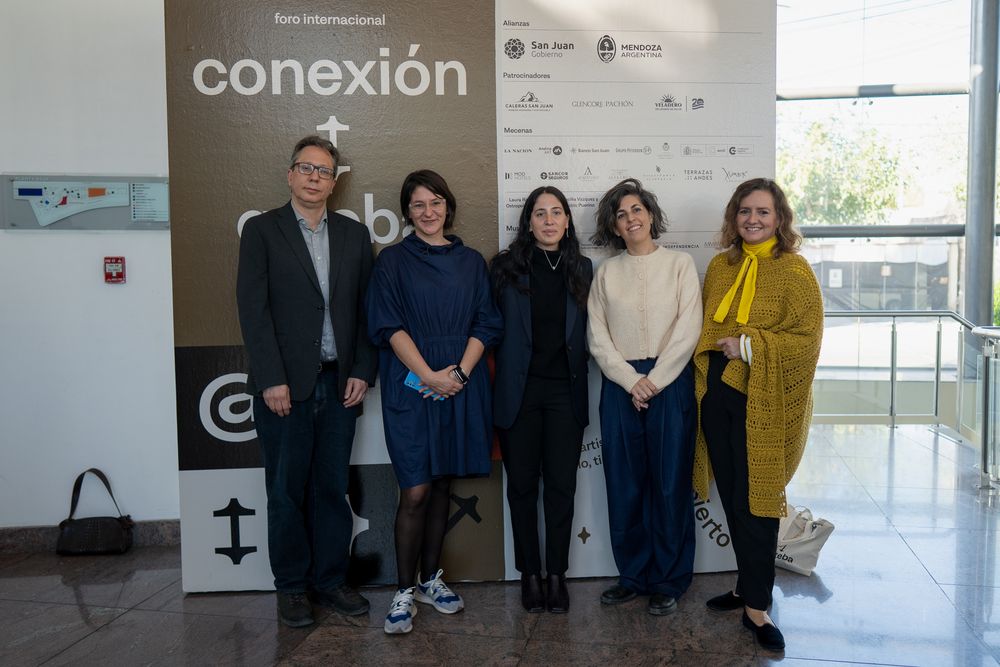 Ferran Barenblit (curador Conexión arteba), Lucrecia Palacios (arteba), Pía Monti (arteba), Alejandra Aguada (curadora) y Cecilia Remiro Valcarcel (arteba)