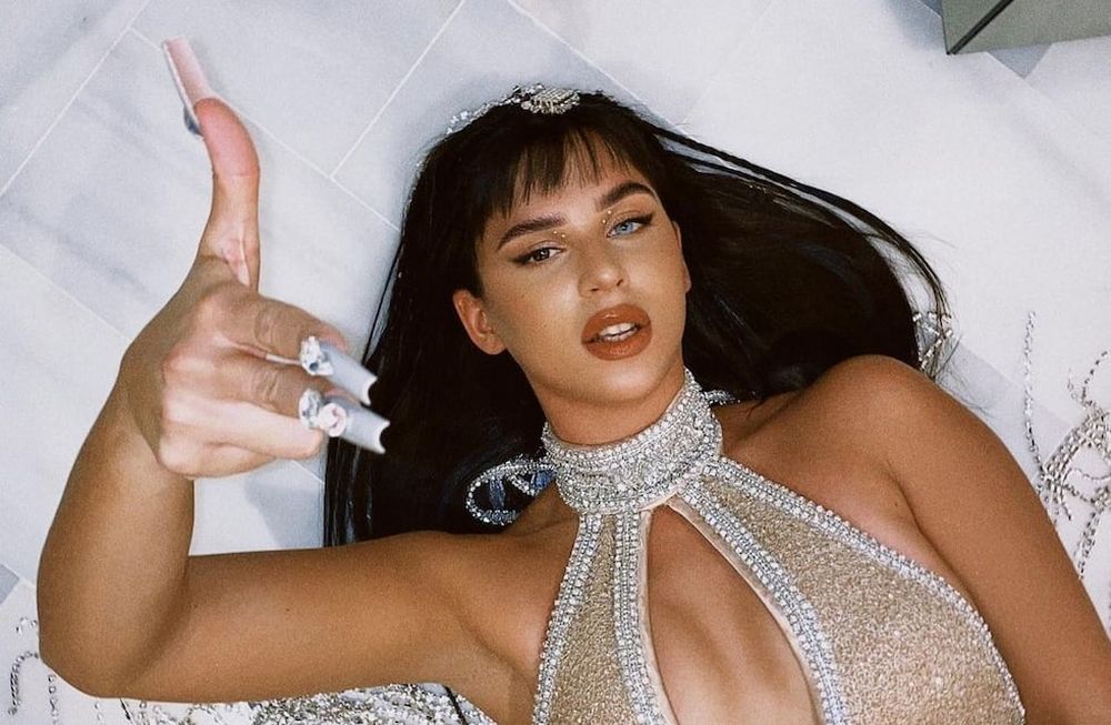 Nathy Peluso, con vestido trasparente y cadenas, celebró los 200 millones de visualizaciones de su tema con Bizarrap