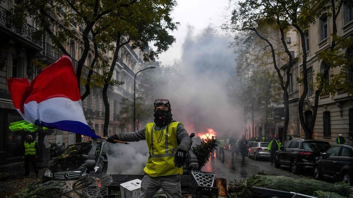 Francia: graves disturbios en París, Lyon y Marsella durante las protestas contra el aumento del costo de vida