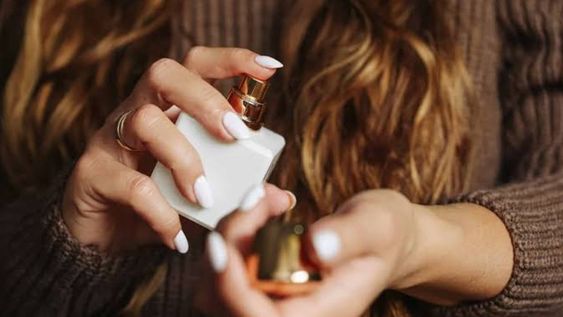 Las fragancias con aroma a ropa limpia demuestran que no es necesario recurrir a perfumes extremadamente intensos para el invierno.