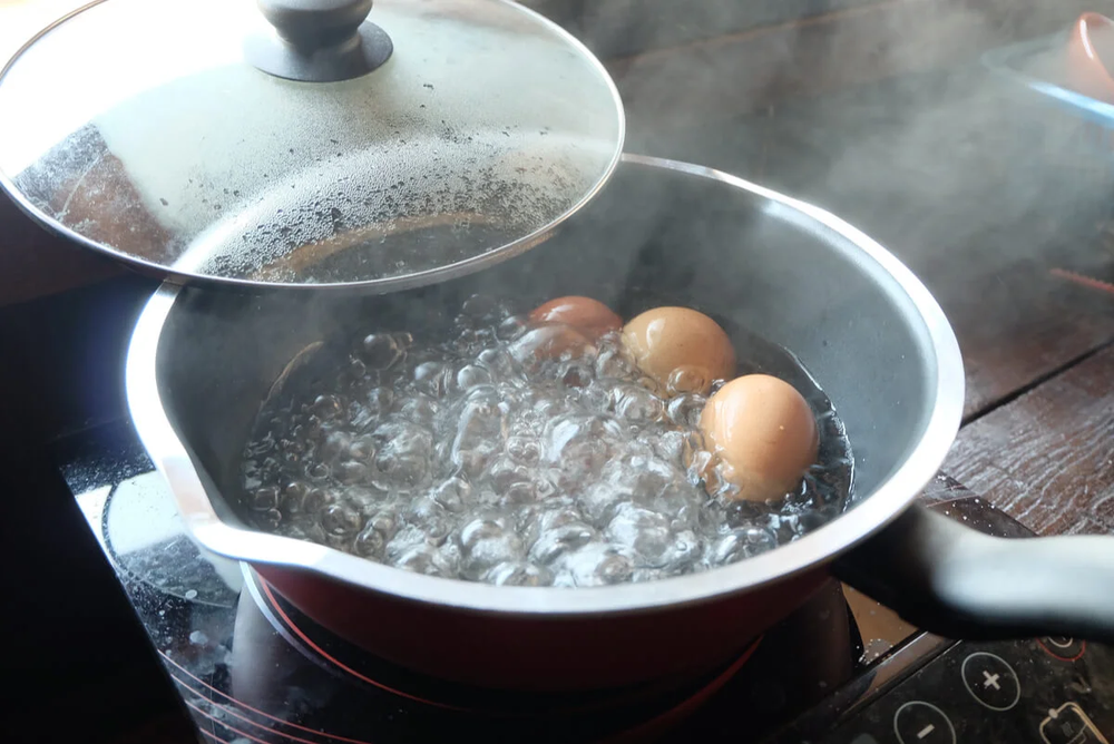 Trucos de cocina para que los huevos se pelen f&aacute;cil en recetas.