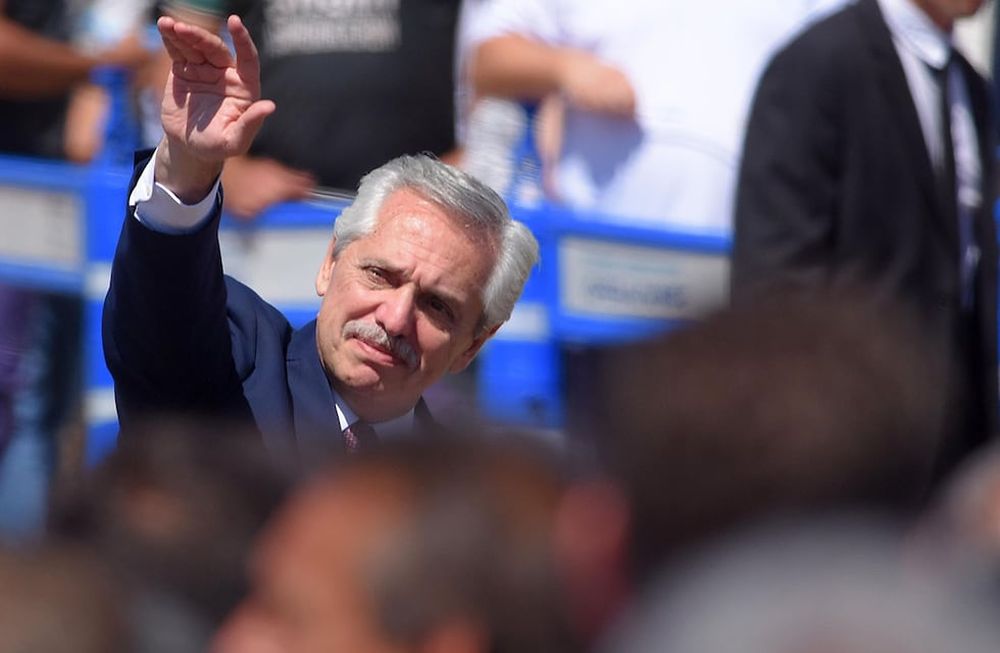 El presidente de la Nación Alberto Fernández junto al ministro de economía y el gobernador Rodolfo Suárez estuvieron presentes en la segunda llegada del tren de pasajeros a PalmiraFoto: Claudio Gutiérrez Los Andes
