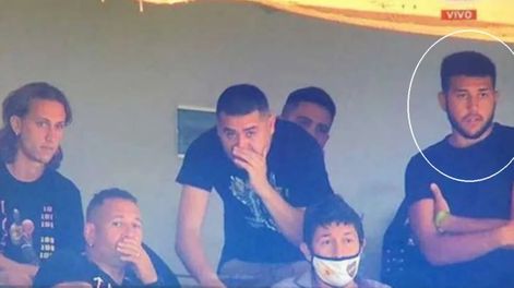 Riquelme y su hijo en el palco de la Bombonera. / Gentileza.