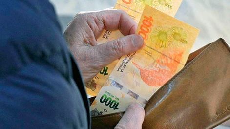 Según el Gobierno, los salarios le habrían ganado a la inflación en marzo.