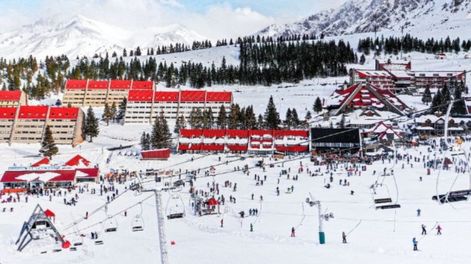 Los Andes | Aunque nevó en Las Leñas y hay buen pronóstico, hay un único sector habilitado: qué se puede hacer. Foto: Instagram @laslenasresort