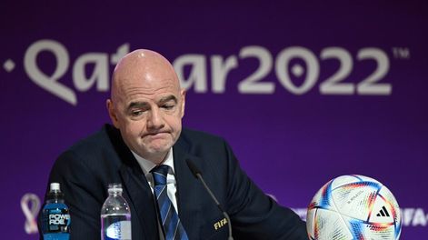 Gianni Infantino, presidente de la Fifa, hablando en Doha, Qatar. (AP)