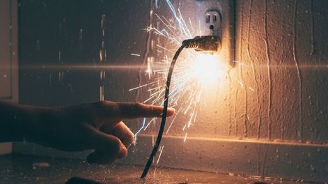 Los 2 electrodomésticos que no tenés que encender ni enchufar durante las lluvias para evitar problemas