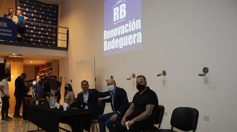 Los Andes | Andrés Nicosia junto a Fernando Da Fré, minutos previos a la presentación en la Univeridad Champagnat. / Gentileza.
