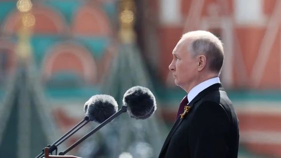 El presidente de Rusia, Vladimir Putin, durante el desfile militar en la Plaza Roja por el Día de la Victoria. 9 de mayo de 2023.