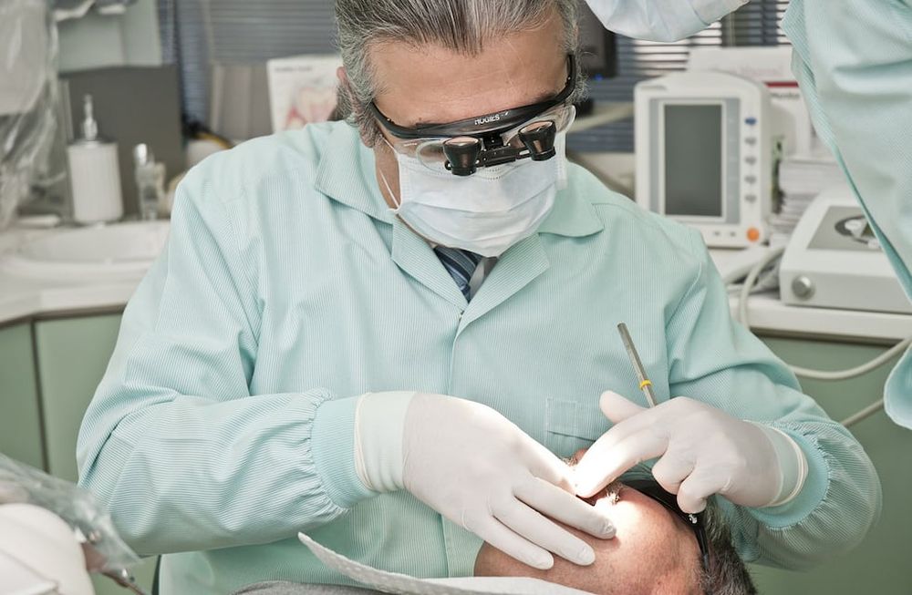 La odontofobia es el miedo intenso y persistente a los dentistas o a la atenci&oacute;n dental.&nbsp;