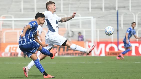 El Tomba y la Lepra se cruzaron por la fecha 12 del torneo Apertura en el Malvinas Argentinas e igualaron 1 a 1, en un partido muy parejo. En tres domingos más se volverán a ver las caras.&nbsp;