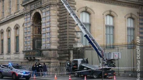 La compañía Böcker, fabricante de la grúa utilizada en el delito en el Museo de Louvre, decidió aprovechar la notoriedad como estrategía de marketing.