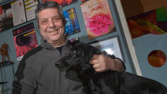 El reconocido artista plástico y gestor cultural Orlando Siliotti falleció esta madrugada, tras darle una incansable batalla al cáncer. Foto: Orlando Pelichotti / Los Andes.