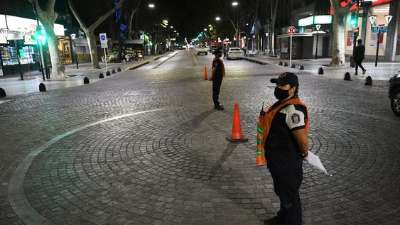 Durante el discurso, el primer mandatario expresó que en los últimos 7 días, los casos aumentaron un 36 por ciento en todo el país y un 53% en el AMBA.