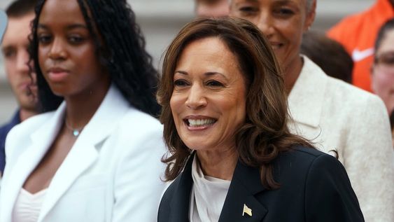 Kamala Harris, durante un acto en la Casa Blanca horas después de que Biden le diera su “total apoyo” para ser nominada candidata (EFE)