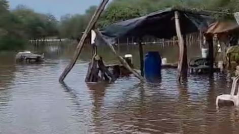 Campos, caminos y hogares quedaron bajo agua tras la tormenta.
