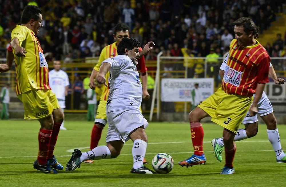 Maradona marcó un gol en el Partido por la Paz en Colombia
