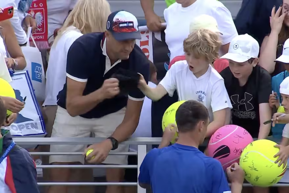 Un espectador le robó el regalo de un tenista a un niño en el US Open