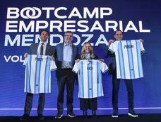 Matías Díaz Telli, presidente de la Unión Industrial de Mendoza; Martín Rappallini, presidente de la Unión Industrial Argentina; Georgina Riveros, presidenta de la Unión Industrial Joven de Mendoza; y Mauricio Badaloni, director del Grupo Andesmar y directivo de la UIM, durante el exitoso inicio del Bootcamp Empresarial 2026 en el Sheraton Mendoza.