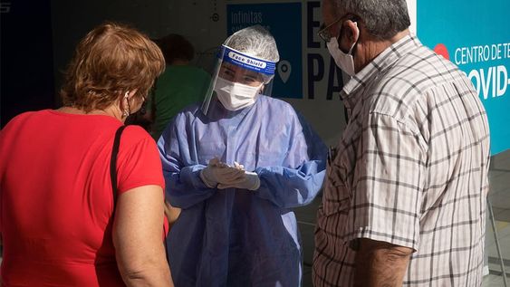 La pensión graciable y vitalicia está destinada a los familiares de los trabajadores esenciales fallecidos por el coronavirus, durante la pandemia.Foto: Ignacio Blanco / Los Andes