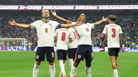 Harry Kane y Jude Bellingham de Inglaterra festejan el gol que finalmente les daría al conjunto inglés el pasaje a semifinales, tras su triunfo frente a Noruega por 2 a 1.&nbsp; &nbsp;