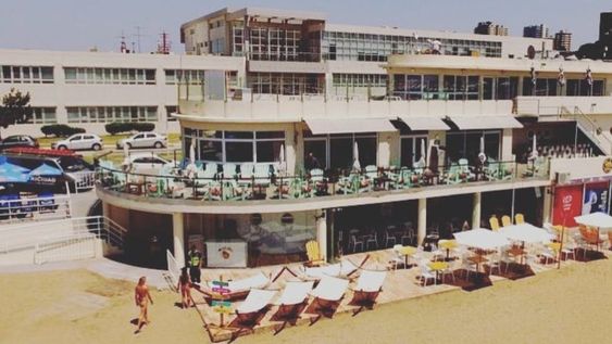 Violenta pelea en un boliche de Mar del Plata durante Año Nuevo: una mujer le cortó la cara a otra con una copa rota. Foto: Instagram qubacafedemar