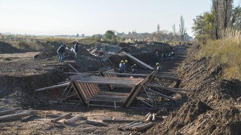 Revestimiento de un tramo del canal matriz Goudge, Diamante.