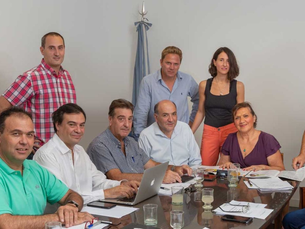 Jóvenes empresarios comparten sus experiencias en paneles organizados por ADERPE.