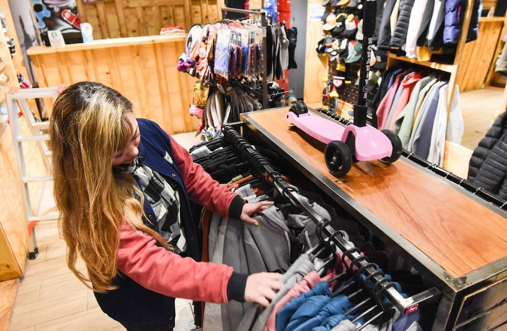 Los precios de la ropa estarán congelados por 60 días. Foto: Mariana Villa / Los Andes.