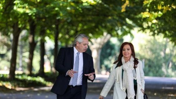 El presidente Alberto Fernández y la vicepresidenta Cristina Kirchner se reunieron a solas esta mañana en la Quinta de Olivos para analizar qué hará el Gobierno con la idea de elevar el apoyo popular en las urnas en las elecciones del 14 de noviembre próximo.