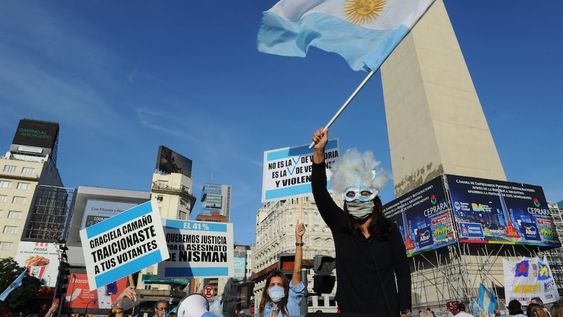 Manifestación en el Obelisco contra de las medidas  tomadas por el presidente Alberto Fernández a raíz del aumento de casos de Covid 19.Fotos Clarin