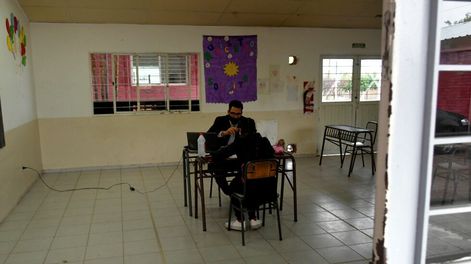 Los Andes | José Thomas, confirmó que el ciclo lectivo 2021 iniciará las clases el 1 de marzo del próximo año en las escuelas de Mendoza con la “mayor presencialidad posible” / Orlando Pelichotti