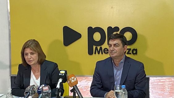 La presidenta del PRO Patricia Bullrich junto a otros dirigentes, no resolvieron la situación del Pro mendocino para las elecciones provinciales.