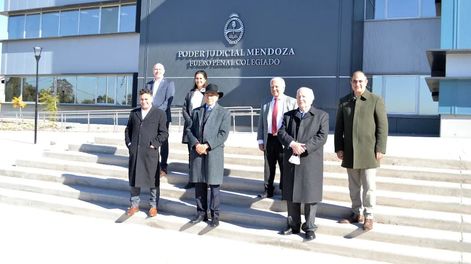 Los Andes | Los sierte miembros de la Suprema Corte, en su visita al flamante polo judicial. Se vivió otro clima, distinto al de 2020, cuando la grieta judicial se mostraba descarnada.