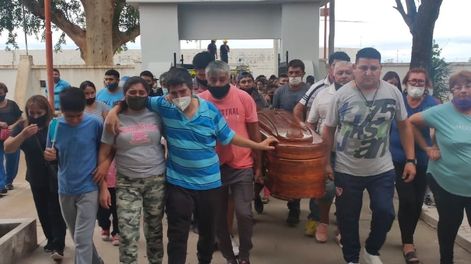 Los padres de Abigail en el cortejo fúnebre de su hija