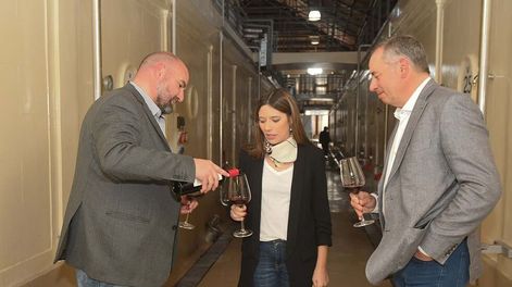 Los Andes | Sergio Casé, enólogo de Bodega Trapiche; Natalia Götte,  gerente de Asuntos Corporativos del Grupo Broda y Federico Barzola, presidente de Mendoza Bureau, entrevistados en Ciclo Pilares, evento realizado por Diario Los Andes, en Bodega Trapiche. Foto: Jos
