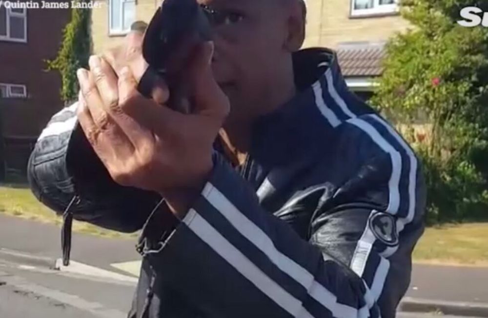 Video: discutieron en la vía pública, sacó un revólver y le disparó a la cara