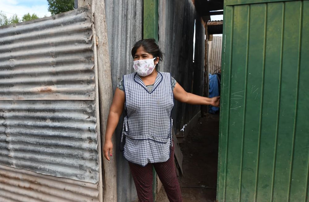 Juanita sobrevivió a una dura infancia y a 10 años de esclavitud y abusos. Ahora abre las puertas de su casa para recibir a los pequeños del barrio Flores, en Ciudad. Foto: José Gutierréz / Los Andes.