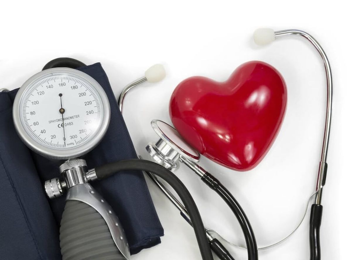 Hipertensión: cuando los valores igualan o superan los 140/90 mmHg, el sistema cardiovascular comienza a trabajar bajo un estrés constante.