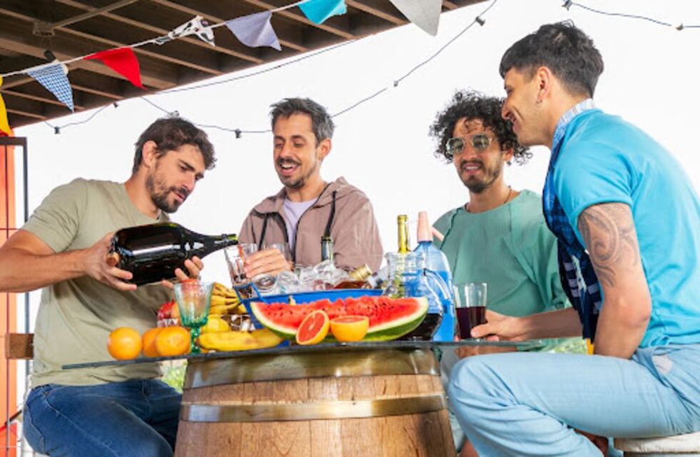 “Uva Uva”, el crossover que unió a Soy Rada y Gauchito Club para celebrar el día de la Bebida Nacional