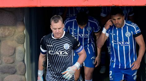 Los Andes | Salen a la cancha. Godoy Cruz intentará hacer valer la fortaleza que está teniendo en Mendoza, donde acumula siete partidos sin perder: cuatro victorias y tres empates. / Orlando Pelichotti.