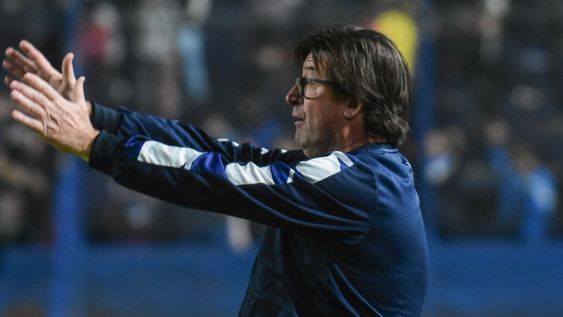 El entrenador Azul, Alfredo Berti se mostró conforme con la victoria frente a los chaqueños. / Los Andes.
